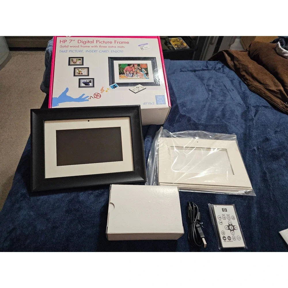 HP 7 inch Digital Picture Frame Black Wood df710c2 with Remote and Extra Mats